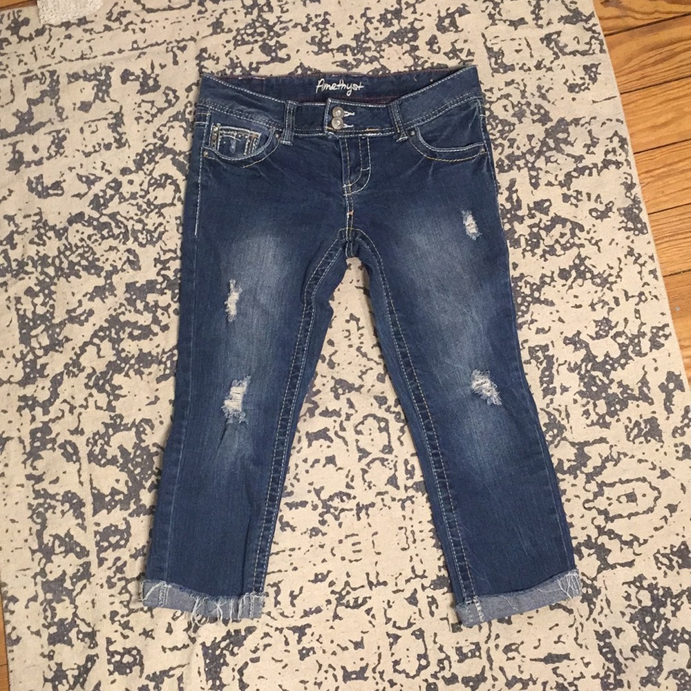 Amethyst distressed capris size 3 excellent